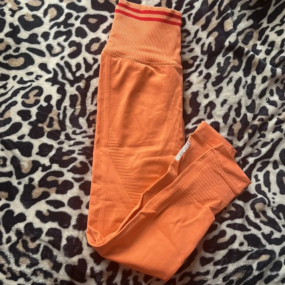 Fabletics Matching Workout Set - Picture 2 of 4